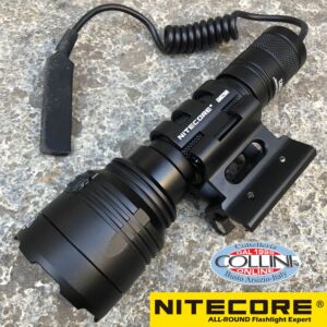 Nitecore - NUEVO P30 - Kit de caza - 1000 lúmenes y 618 metros - Linterna led + control remoto + batería + ataque