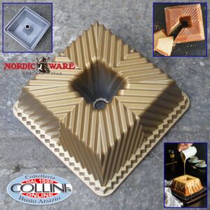 Nordic Ware - Molde Bundt Squared Pan - versión dorada